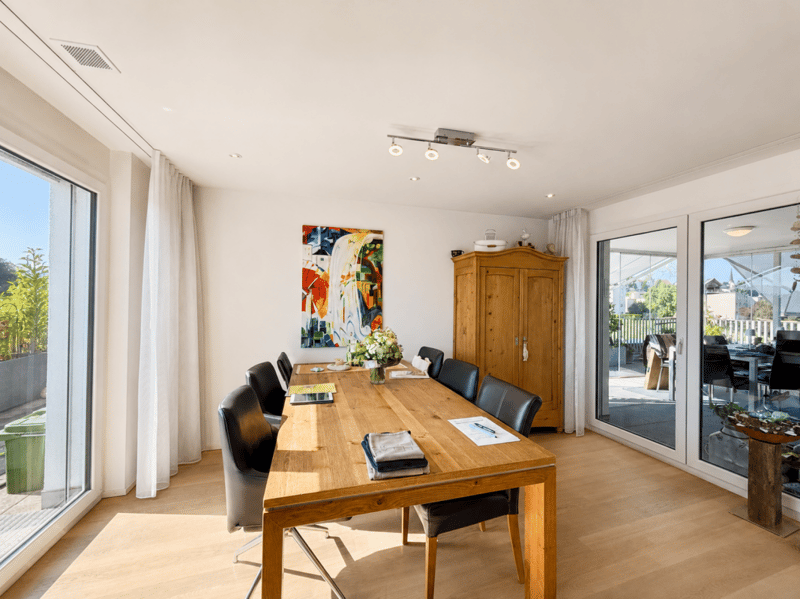 Appartement attique 5.5 pièces avec terrasse de 150 m² tout autour, vue panoramique et accès direct à la terrasse depuis chaque pièce (9)