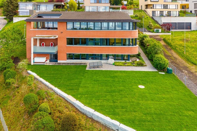 Premium living with a lake view: Spacious single-family house in a privileged location (14)