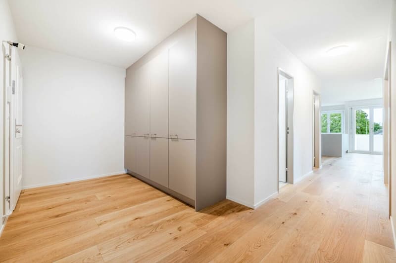 FAMILIENFREUNDLICHE, HOCHWERTIG RENOVIERTE, MODERNE 4.5-ZIMMER-WOHNUNG IN MEHRFAMILIENHAUS MIT LIFT (2)