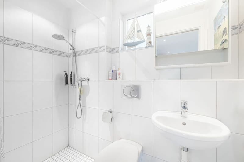 4.5-ZIMMER-WOHNUNG IM 1. OG MIT GROSSZÜGIGER, GEDECKTER TERRASSE IN SEENÄHE (6)