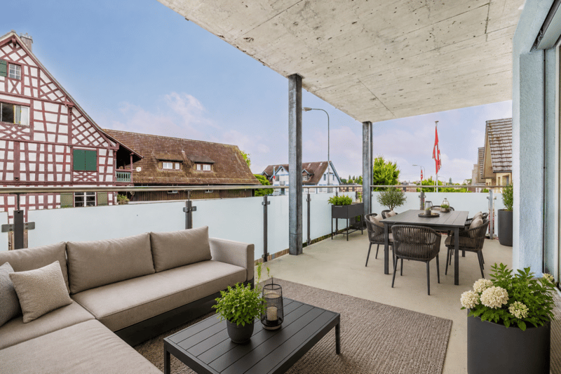 4.5-ZIMMER-WOHNUNG IM 1. OG MIT GROSSZÜGIGER, GEDECKTER TERRASSE IN SEENÄHE (3)