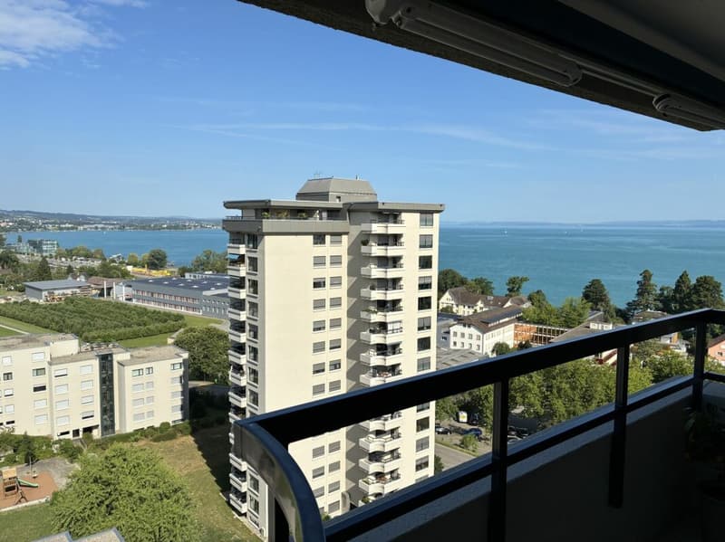 Appartement moderne avec vue sur le lac au-dessus des toits de Rorschacherberg (2)