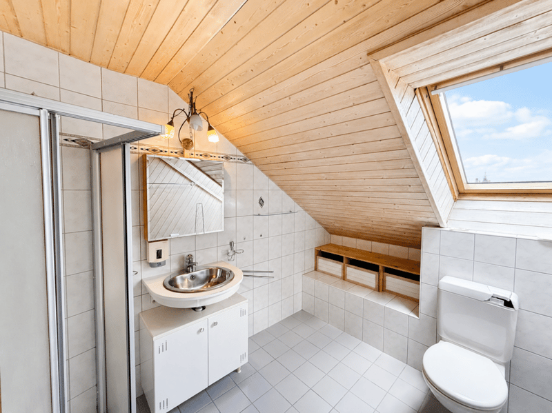 2.5-Zimmer Dachwohnung mit grosser Dachterrasse sehr zentral gelegen (10)