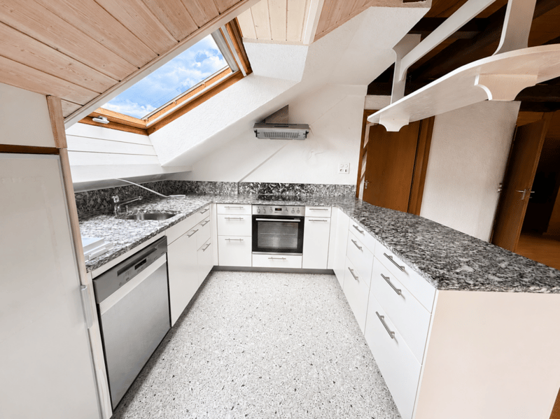 2.5-Zimmer Dachwohnung mit grosser Dachterrasse sehr zentral gelegen (6)