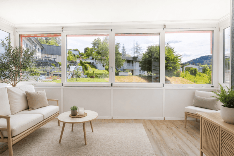 WO RUHE AUF WOHNKOMFORT TRIFFT: MODERNE 4.5-ZIMMER-WOHNUNG MIT ZWEI VERGLASTEN BALKONEN (4)