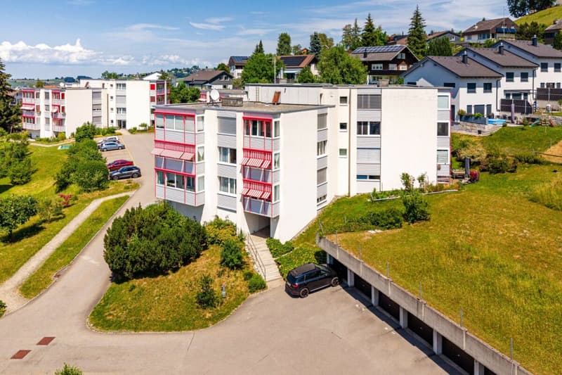 WO RUHE AUF WOHNKOMFORT TRIFFT: MODERNE 4.5-ZIMMER-WOHNUNG MIT ZWEI VERGLASTEN BALKONEN (10)