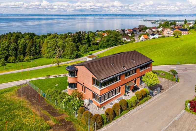 WO DER SEE ZUM PANORAMA WIRD: EXKLUSIVES EINFAMILIENHAUS AUF GROSSZÜGIGEM GRUNDSTÜCK (14)