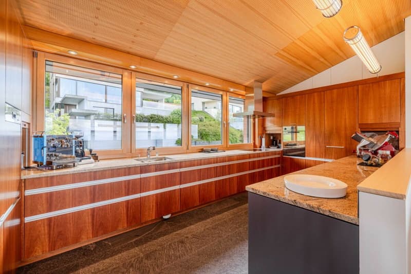 WO DER SEE ZUM PANORAMA WIRD: EXKLUSIVES EINFAMILIENHAUS AUF GROSSZÜGIGEM GRUNDSTÜCK (8)