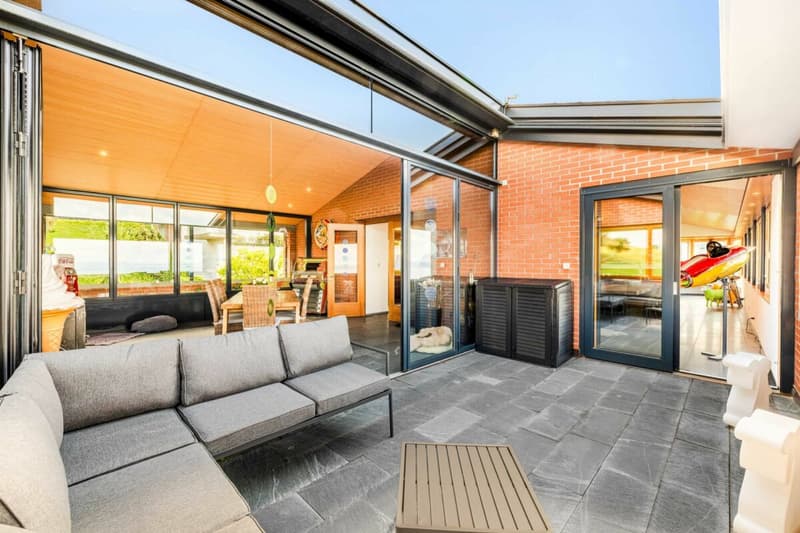 WO DER SEE ZUM PANORAMA WIRD: EXKLUSIVES EINFAMILIENHAUS AUF GROSSZÜGIGEM GRUNDSTÜCK (11)