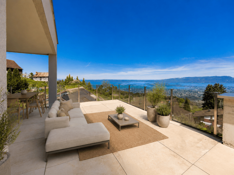 LOGENPLATZ ÜBER DEM BODENSEE: PANORAMA-ATTIKA MIT PRIVATEM POOL (2)