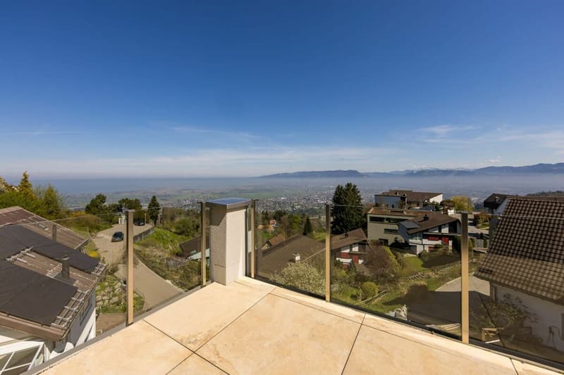 LOGENPLATZ ÜBER DEM BODENSEE: PANORAMA-ATTIKA MIT PRIVATEM POOL (8)