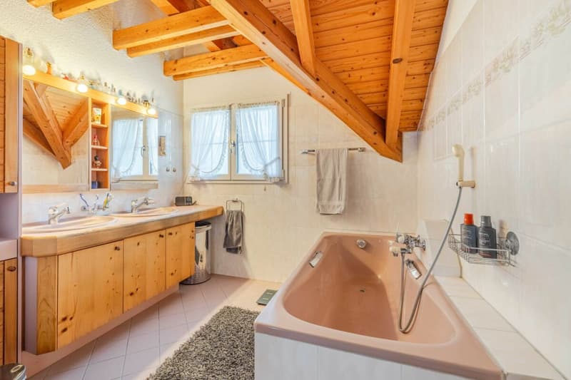 5.5-Zi. Einfamilienhaus mit Doppelgarage, grossem Garten und Whirlpool (9)