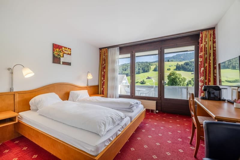 VIEL POTENZIAL AN BESTER LAGE: HOTEL TOGGENBURG MIT TRAUMAUSSICHT UND IDEALER STRUKTUR (12)