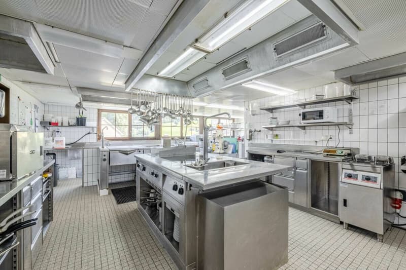 VIEL POTENZIAL AN BESTER LAGE: HOTEL TOGGENBURG MIT TRAUMAUSSICHT UND IDEALER STRUKTUR (10)