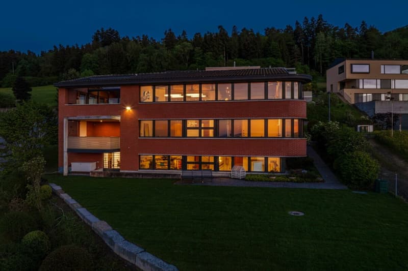 WO DER SEE ZUM PANORAMA WIRD: EXKLUSIVES EINFAMILIENHAUS AUF GROSSZÜGIGEM GRUNDSTÜCK (3)