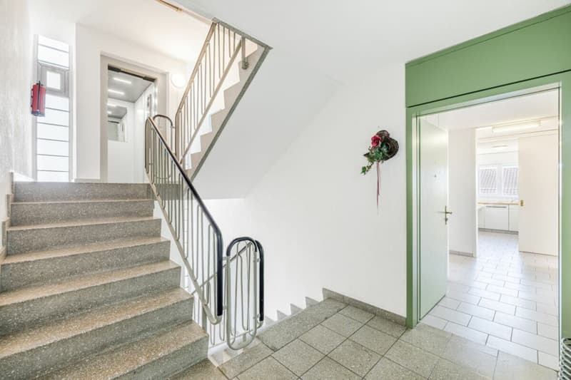 GROSSZÜGIGE 3.5-ZIMMER-WOHNUNG MIT SONNIGEM BALKON UND INDIVIDUELLEM AUSBAUPOTENZIAL (2)