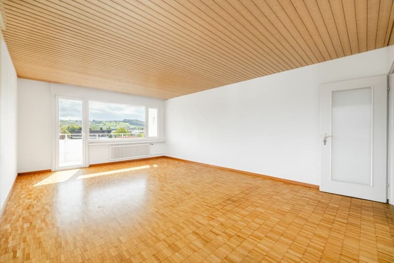 GROSSZÜGIGE 3.5-ZIMMER-WOHNUNG MIT SONNIGEM BALKON UND INDIVIDUELLEM AUSBAUPOTENZIAL (4)