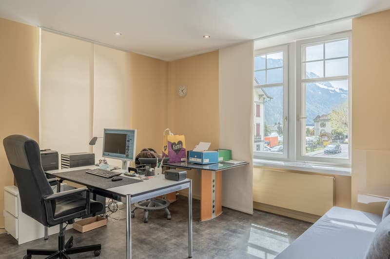 Unité attractive de pratique, commerciale, de bureau ou résidentielle au cœur d'Unterseen (13)