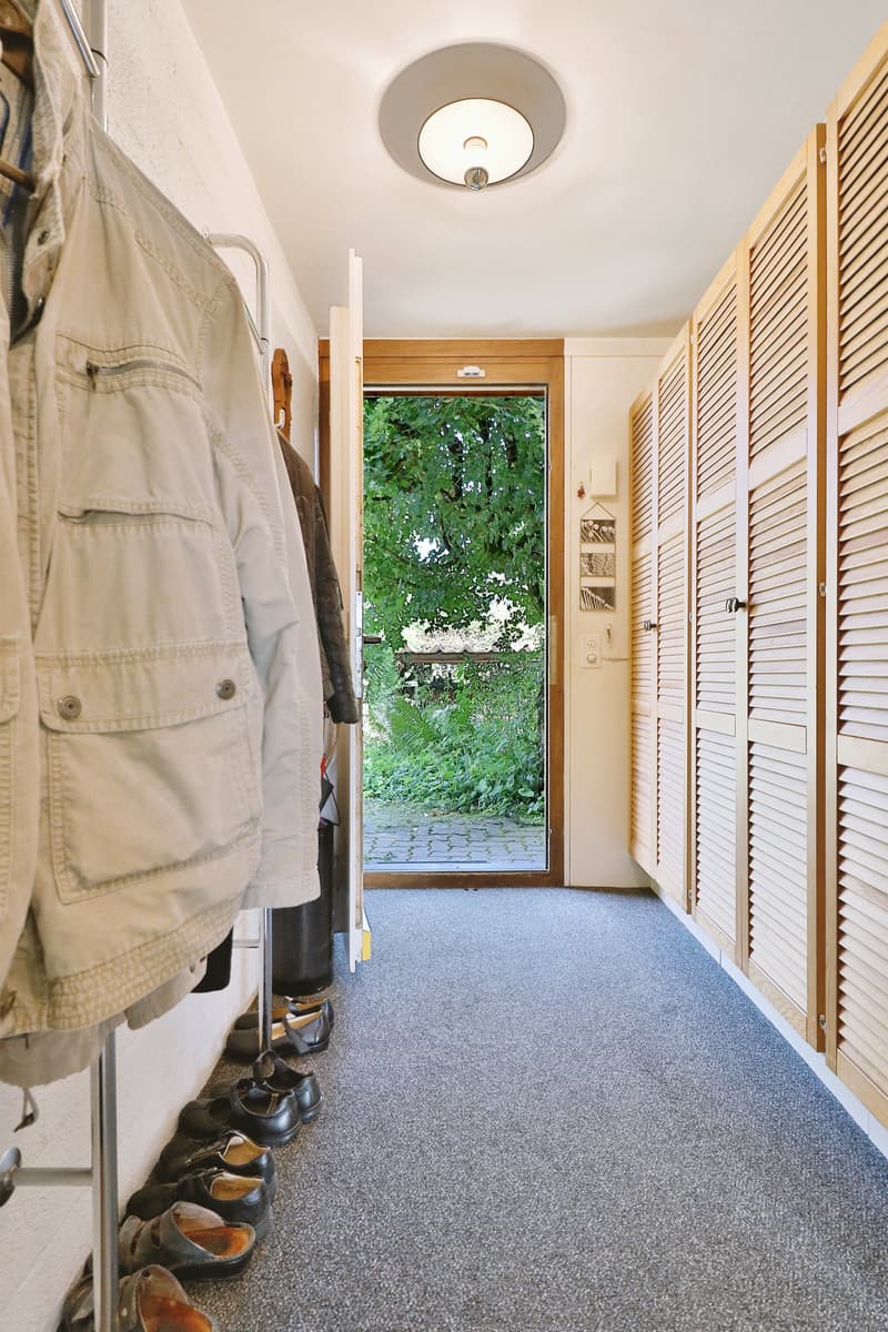 Large semi-detached house in a green environment (5)