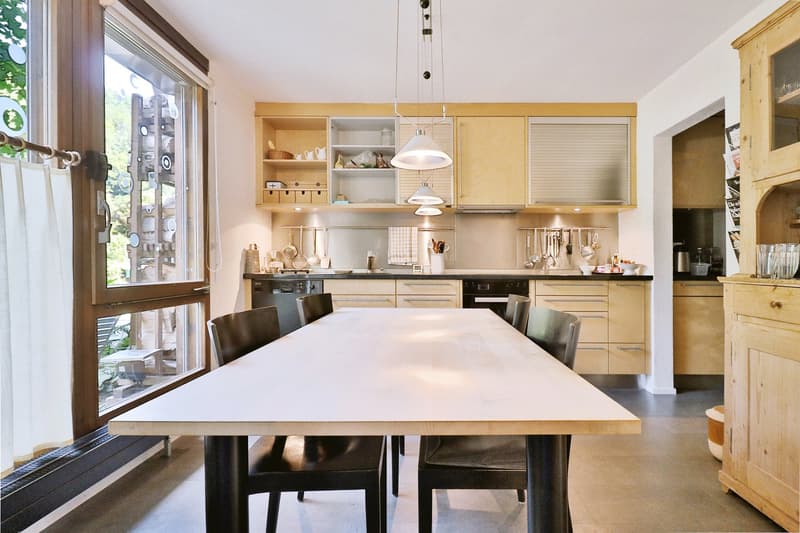 Large semi-detached house in a green environment (6)