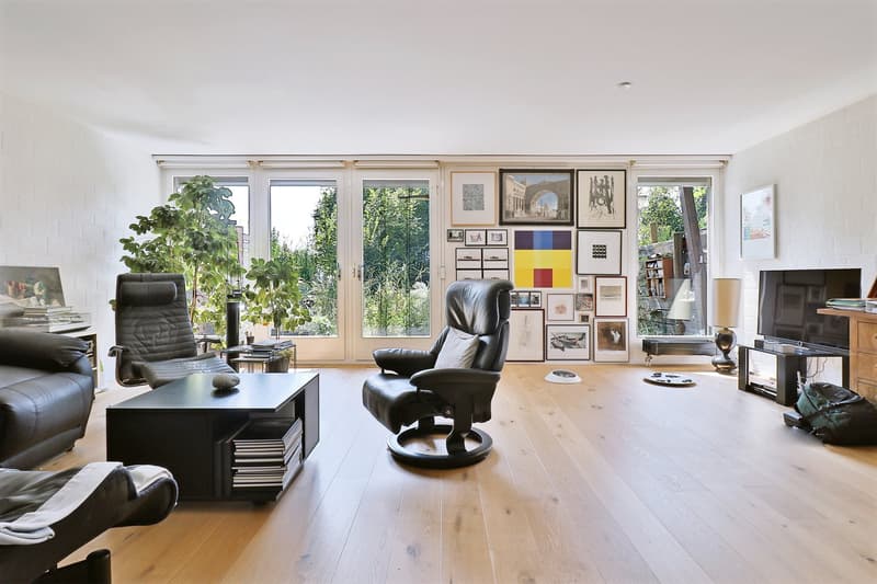 Large semi-detached house in a green environment (10)