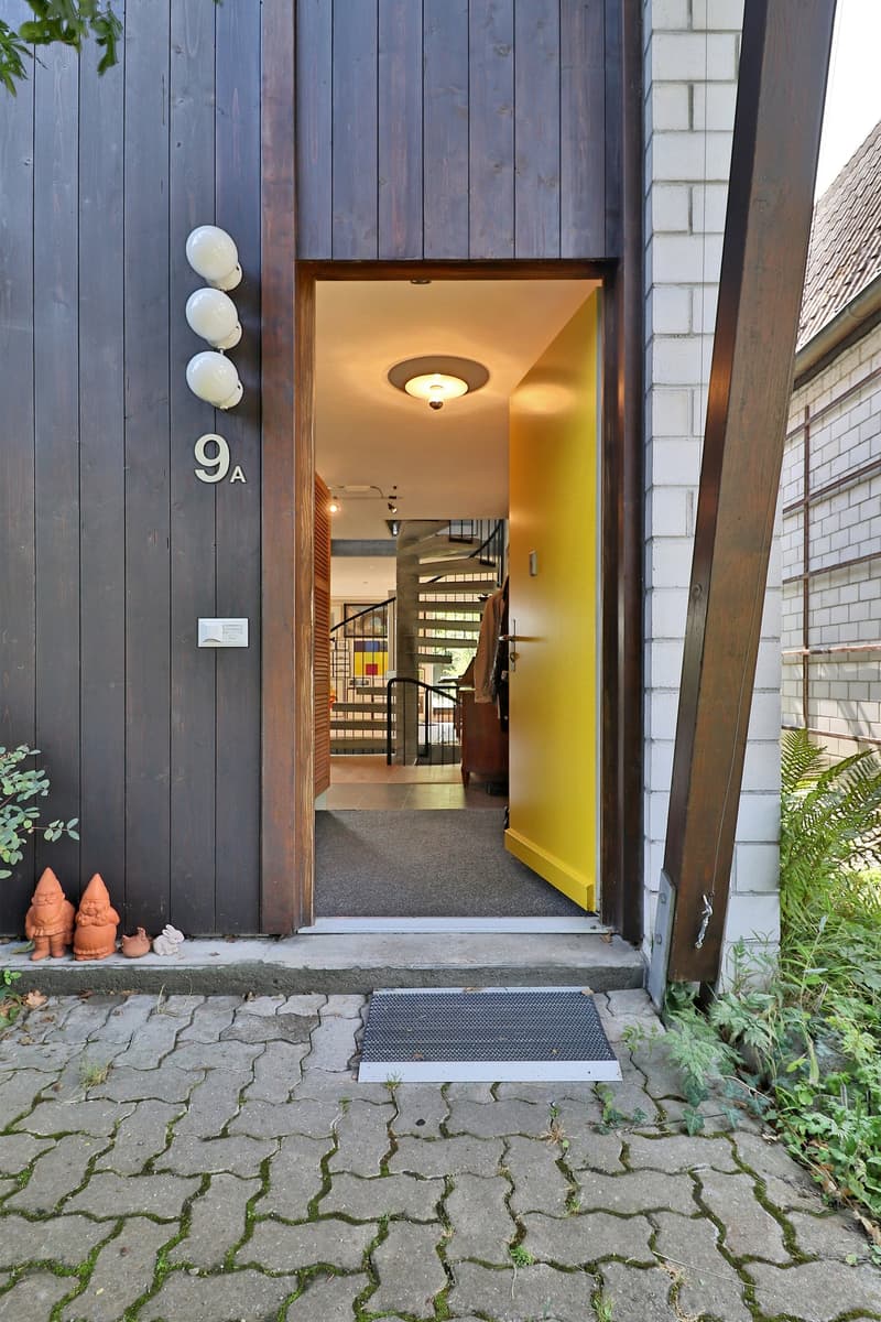 Large semi-detached house in a green environment (4)
