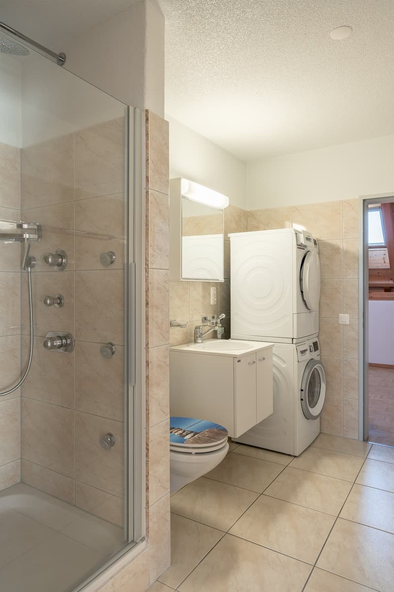 Grosse 4-Zimmer-Maisonette-Wohnung mit Sauna und herrlicher Aussicht in Schüpfen (12)