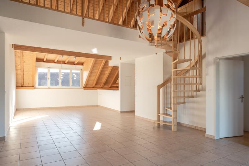 Grosse 4-Zimmer-Maisonette-Wohnung mit Sauna und herrlicher Aussicht in Schüpfen (6)