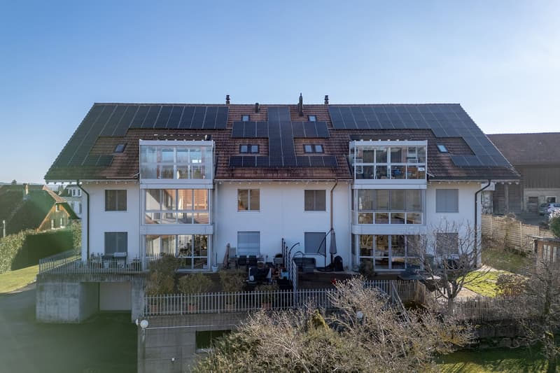 Grosse 4-Zimmer-Maisonette-Wohnung mit Sauna und herrlicher Aussicht in Schüpfen (3)