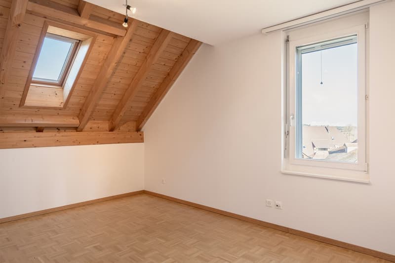 Grosse 4-Zimmer-Maisonette-Wohnung mit Sauna und herrlicher Aussicht in Schüpfen (10)
