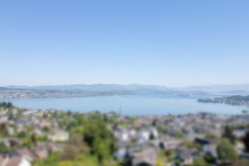 Living above Lake Zurich – luxurious attic apartment with spectacular panorama (1)