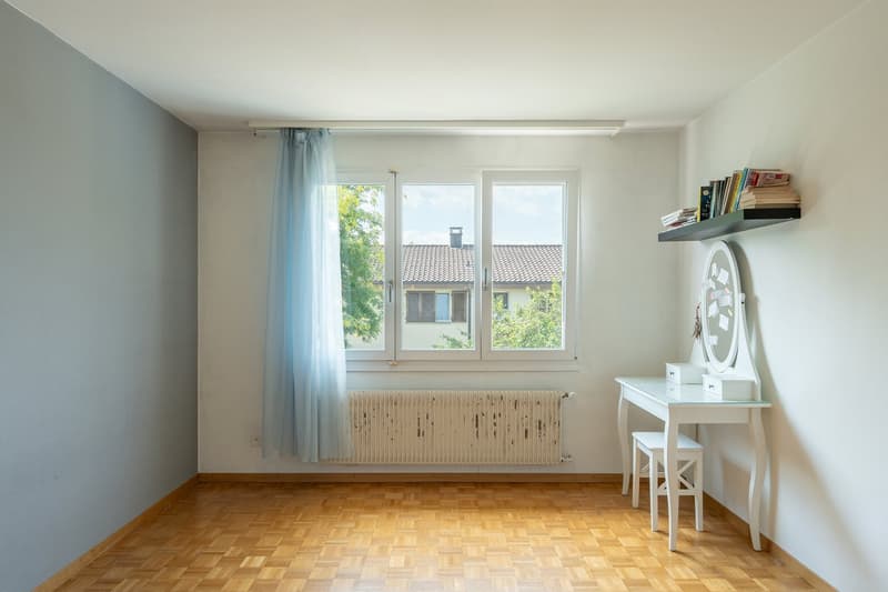 Reiheneckhaus mit Pool in ruhigem Quartier (12)