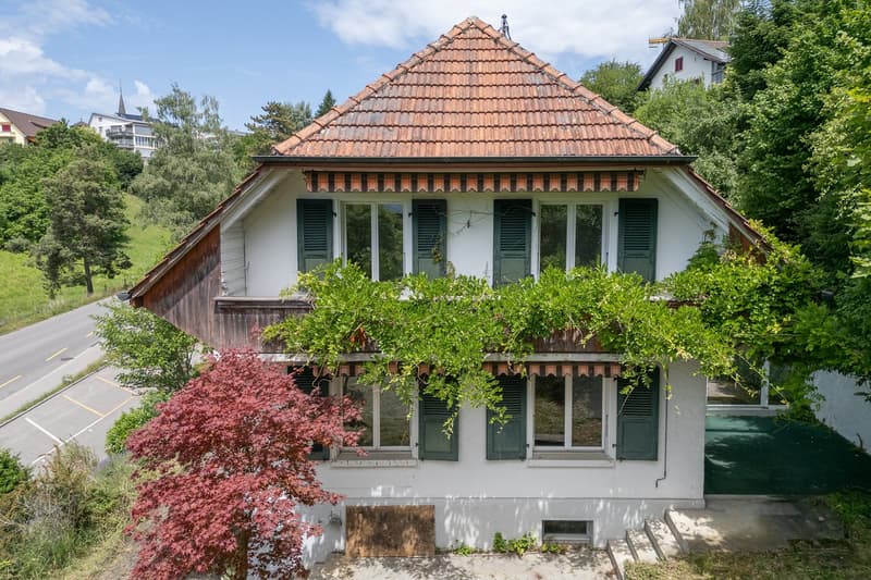Einfamilienhaus mit Baulandreserve an zentraler Lage (1)
