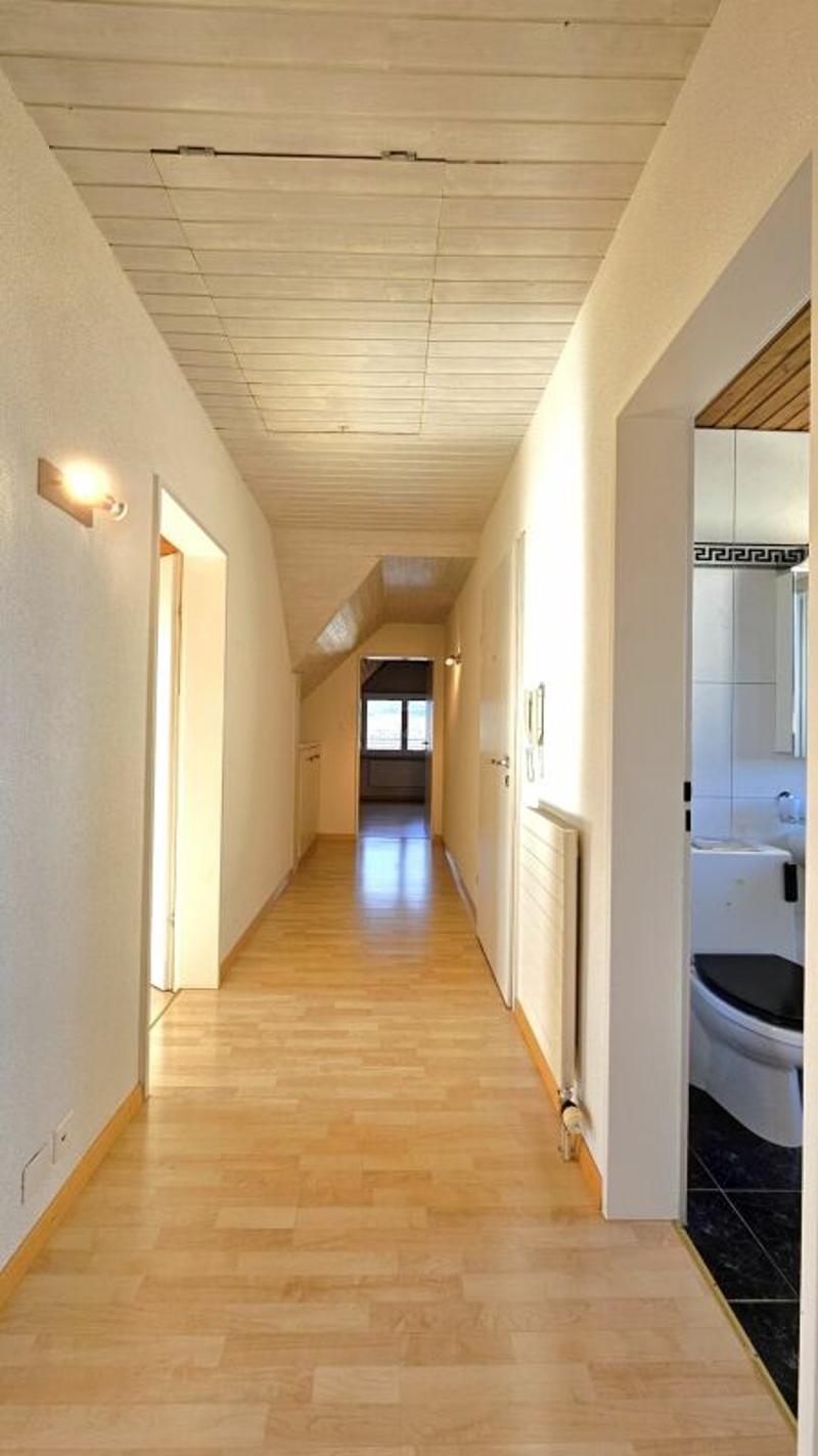 Cozy, bright 2.5-room apartment with additional room and attic (2)
