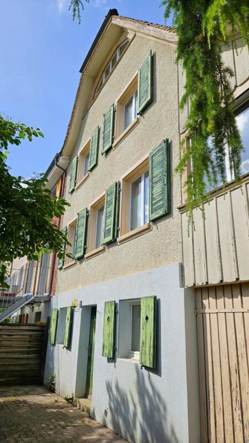 Charmantes Reihen-Eckhaus mit grossem Garten an Toplage (3)
