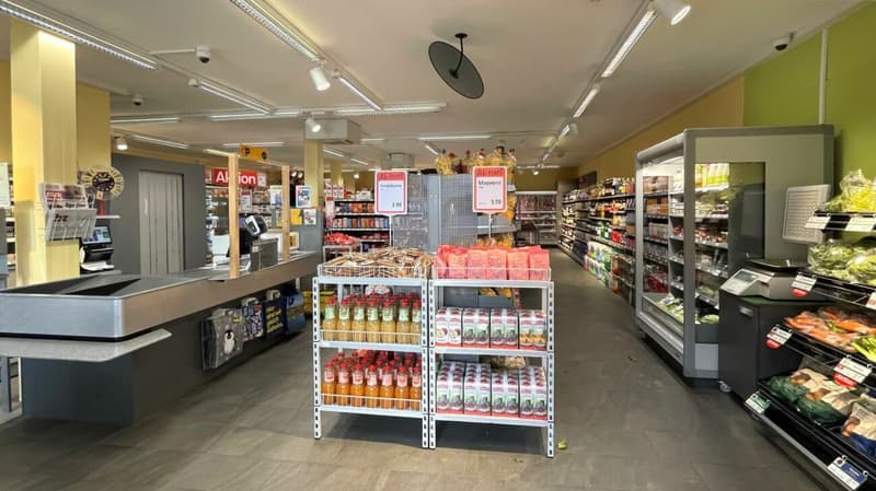 Wohn- und Geschäftshaus mit Parkplätzen in Buckten/BL (3)