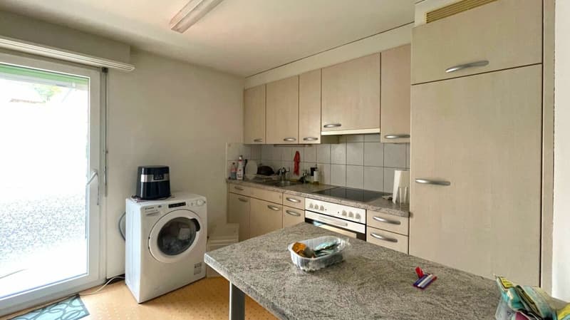 Wohn- und Geschäftshaus mit Parkplätzen in Buckten/BL (6)