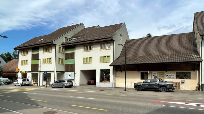 Wohn- und Geschäftshaus mit Parkplätzen in Buckten/BL (2)