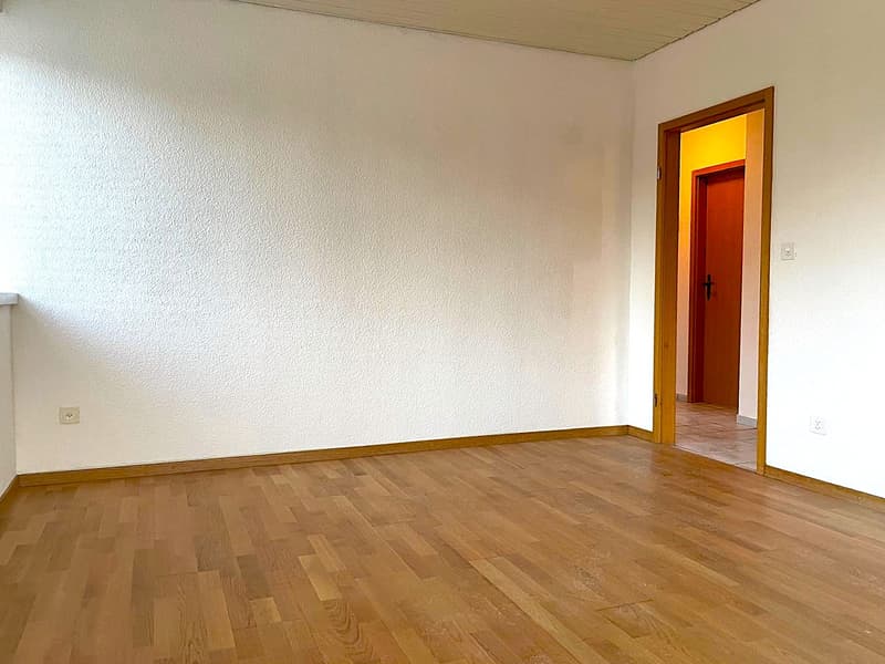 empty room, wooden floor, white walls, power outlets, open door