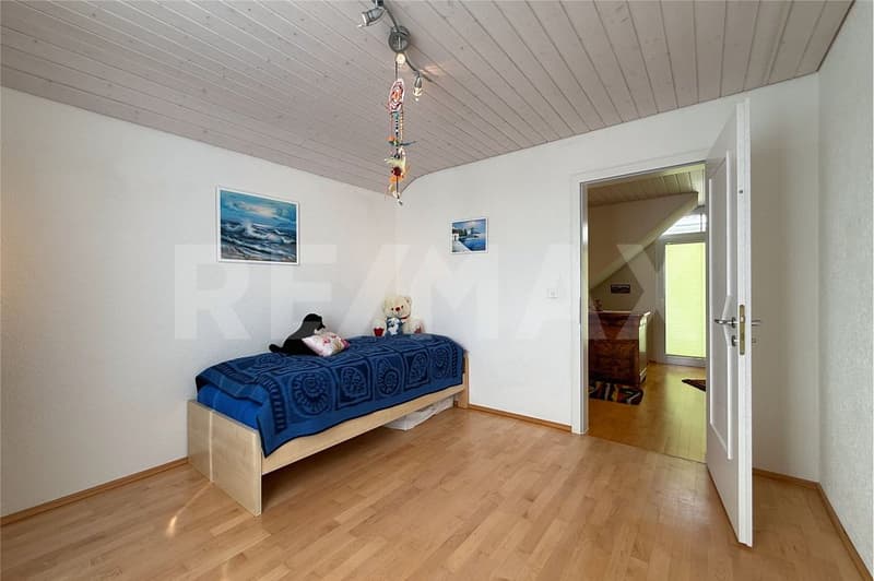 Well-maintained single-family house in a quiet neighborhood, ready to move in immediately (9)