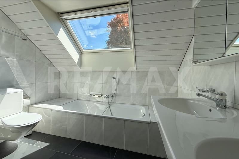 Charmante Dachwohnung mit Cheminée und Terrasse in ruhigem Quartier (11)