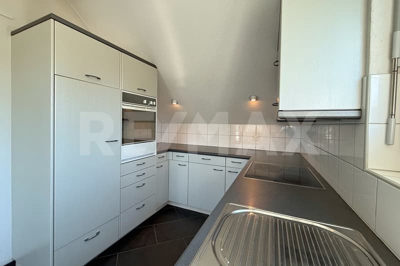Charmante Dachwohnung mit Cheminée und Terrasse in ruhigem Quartier (7)