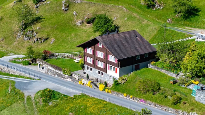 Wohnhaus mit Garten