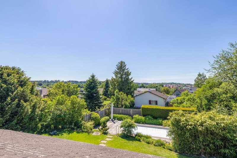 Garten mit privater Poolanlage