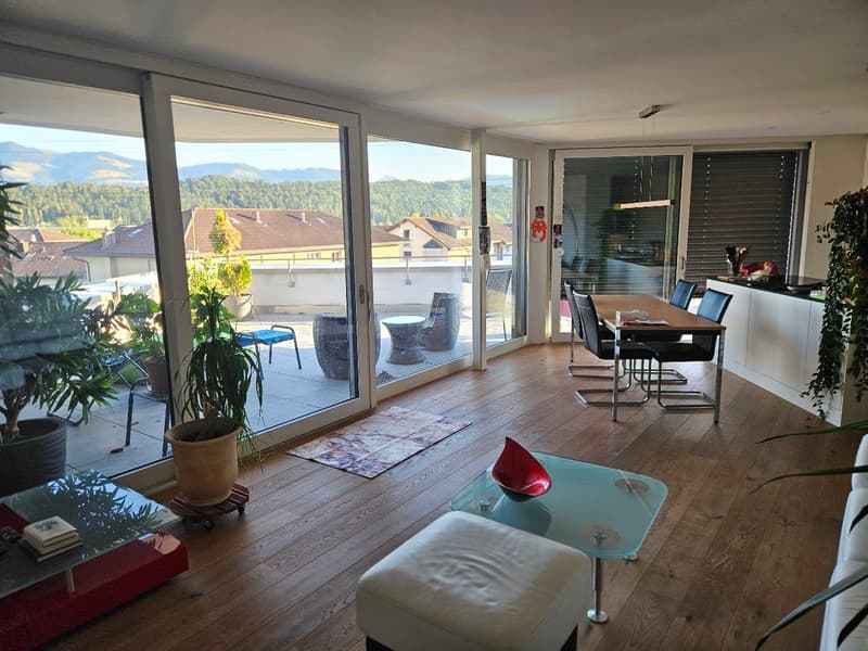 Moderne 4.5-Zimmer-Wohnung mit Balkon und Seenähe in Schmerikon (1)