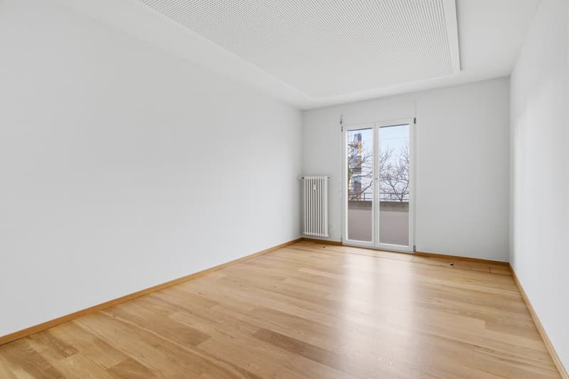 empty room, white walls, wooden floor, sliding glass door, balcony