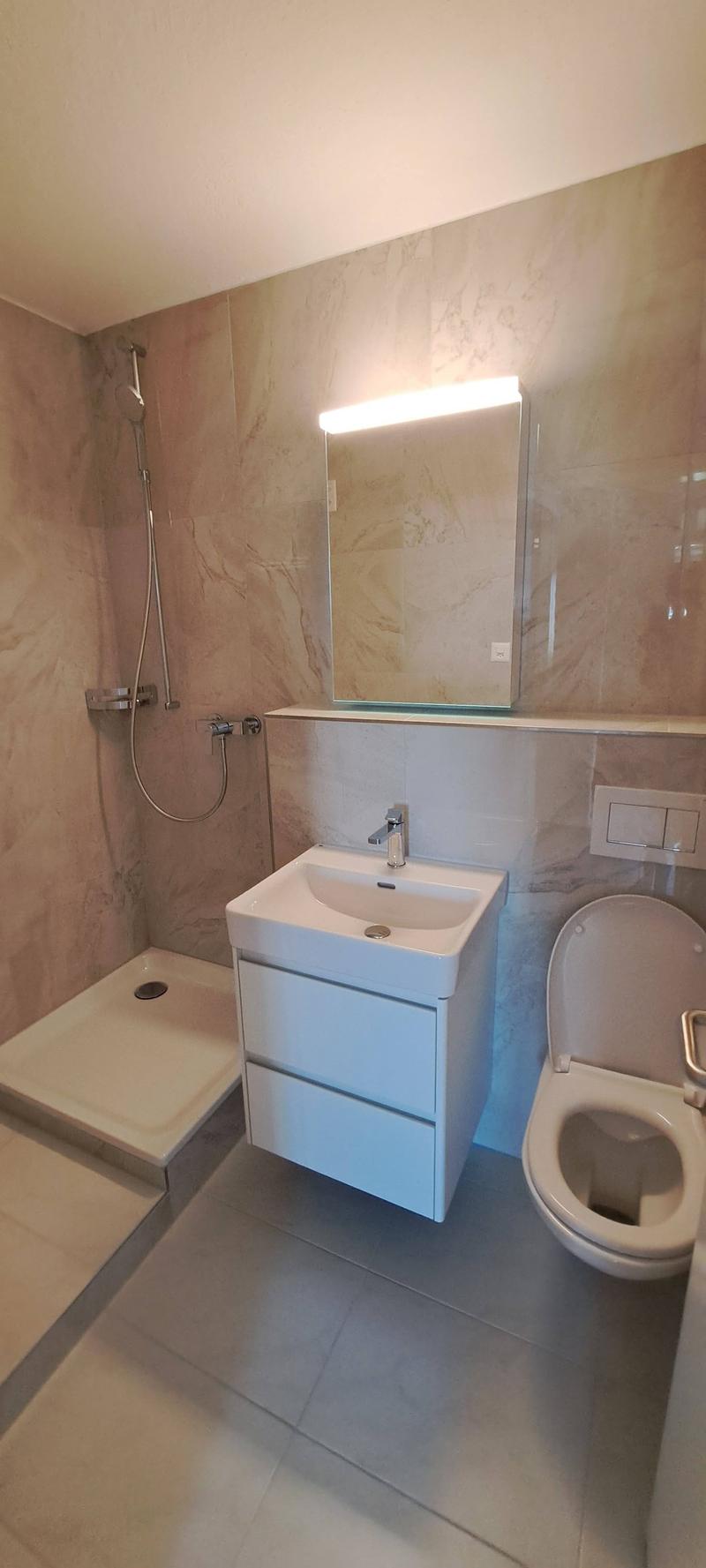 Appartement spacieux rénové de 4,5 pièces à Dübendorf avec balcon (8)