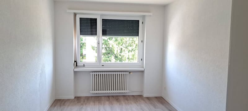 Appartement spacieux rénové de 4,5 pièces à Dübendorf avec balcon (12)