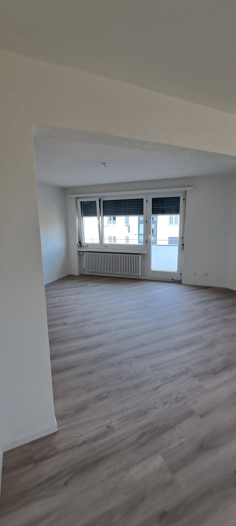 Appartement spacieux rénové de 4,5 pièces à Dübendorf avec balcon (10)