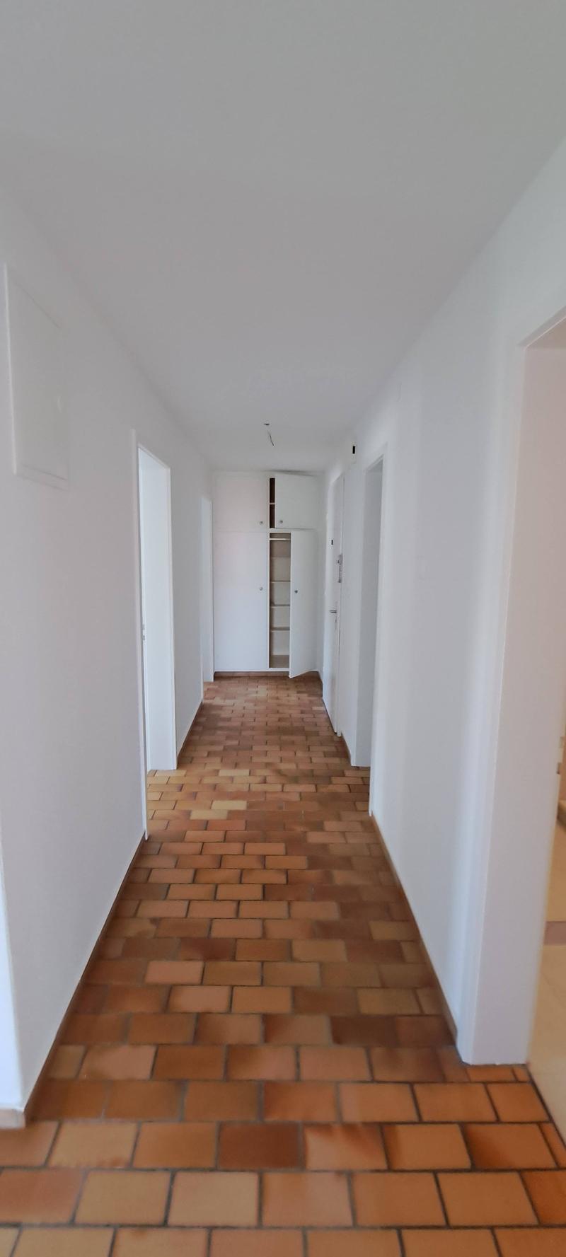 Grosszügige sanierte 4.5-Zimmer-Wohnung in Dübendorf mit Balkon (4)
